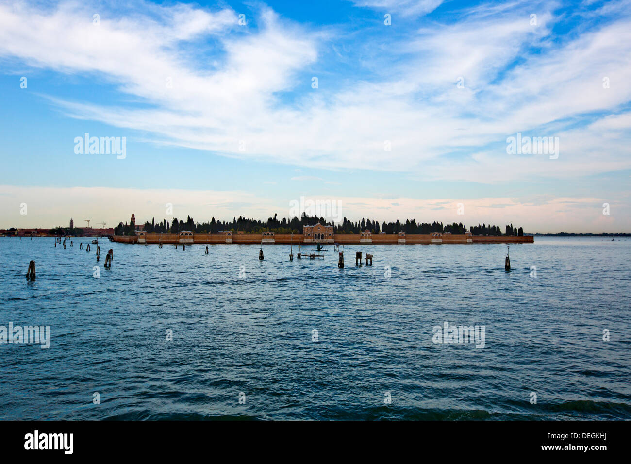 Vista di un'isola, Burano, laguna veneziana, Venezia, Veneto, Italia Foto Stock