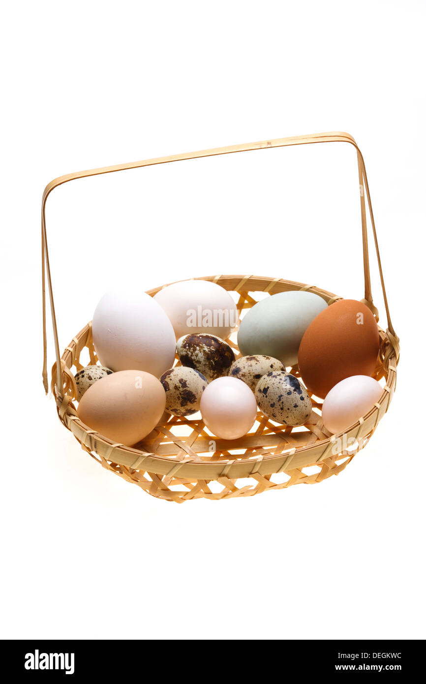 Un cesto di uova Foto Stock