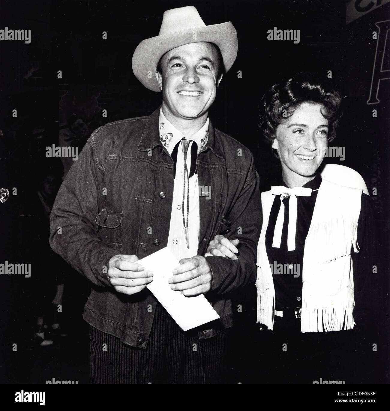 Il gene Kelly con la moglie Jeanne Coyne.Alamo Preem.b573-31.fornito da foto, inc.(Immagine di credito: © fornito dal mondo foto, Inc/Globe foto/ZUMAPRESS.com) Foto Stock