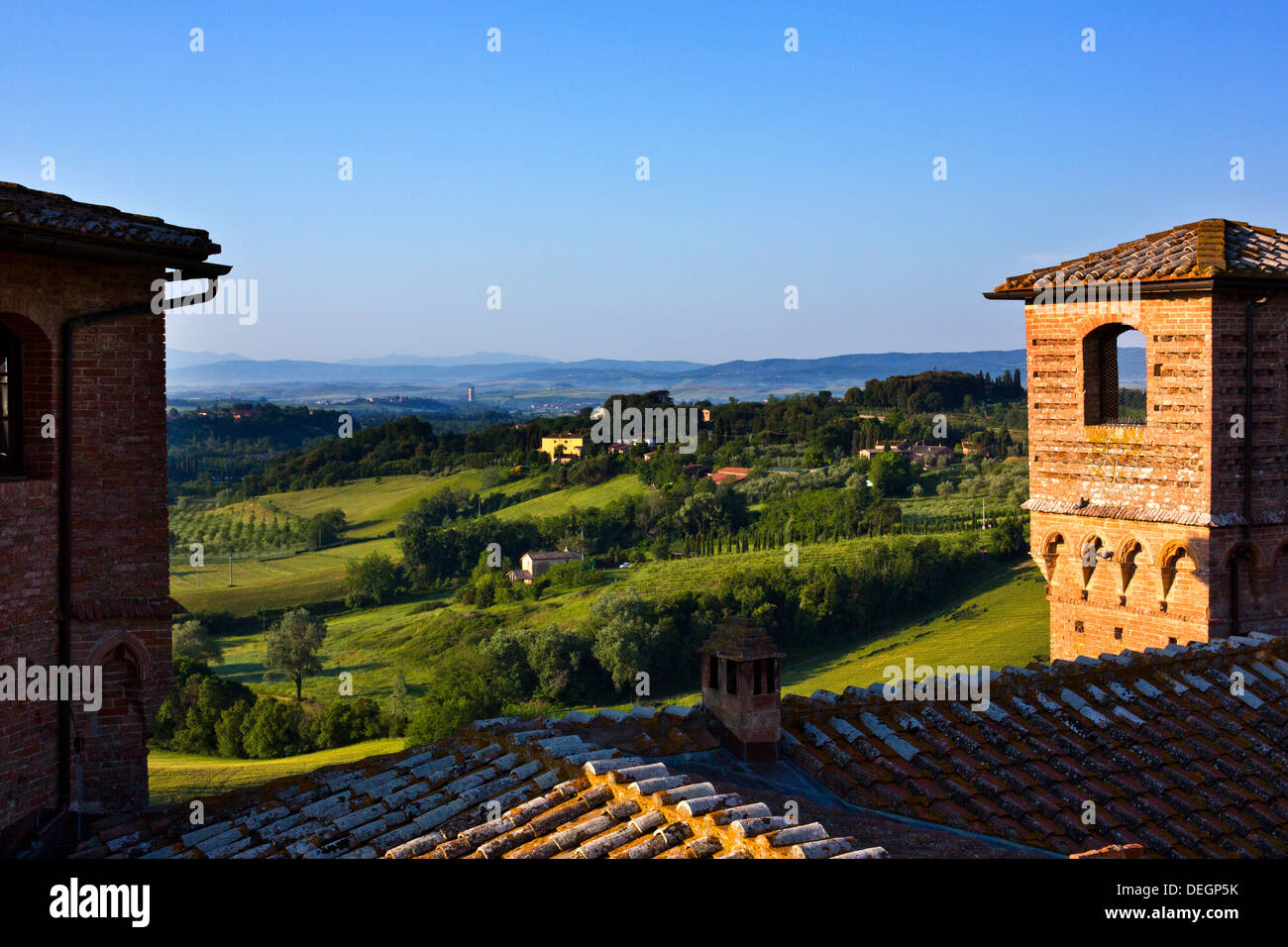 Fascio sul tetto di un hotel, Castello delle Quattro Torra a Siena, Toscana, Italia Foto Stock