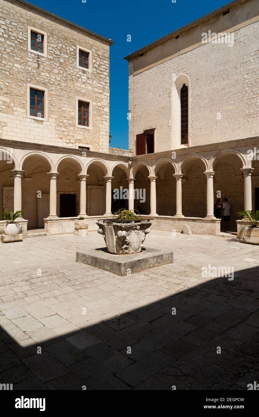 Il monastero francescano e la chiesa, città di Zadar, contea di Zara, Dalmazia, Croazia, Europa. Foto Stock