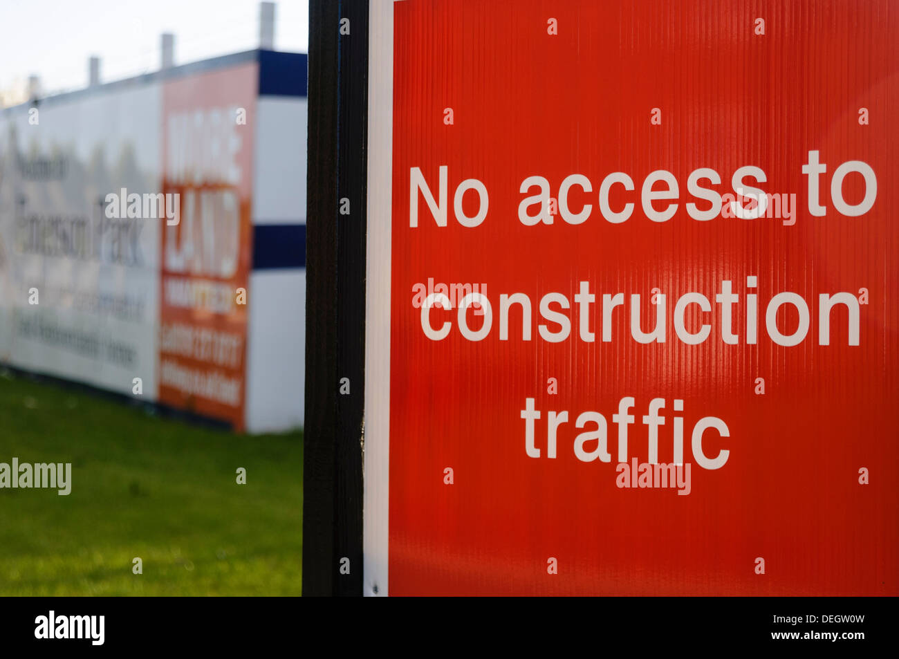 Segno di un edificio sito avvertenza non vi è alcun accesso al traffico di costruzione Foto Stock