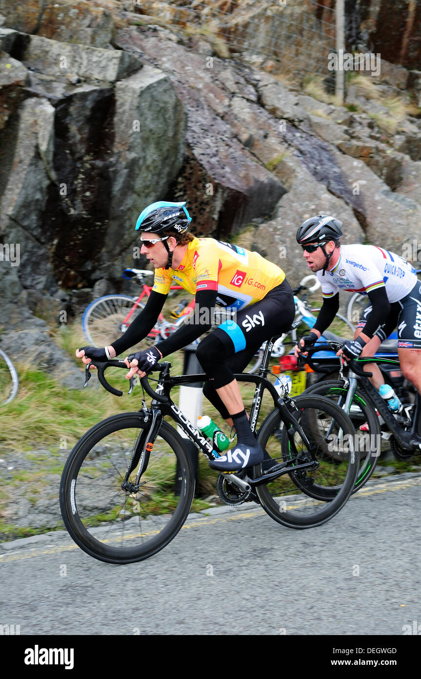 Tour della Bretagna,Llanberis Pass,UK.xviii settembre 2013.3rd tappa di montagna del giorno (CAT3) Pen-Y-Pass.Team Sky sit 40secondi dietro il leader del pass con Sir Bradley Wiggins essendo affiancato da Mark Cavendish.Cavendish è andato a vincere la tappa a Llanberis.Wiggins conduce la GC con 37 secondi di gap dal compagno di squadra Ian Stannard (teamsky). Credito: Ian Francesco/Alamy Live News Foto Stock