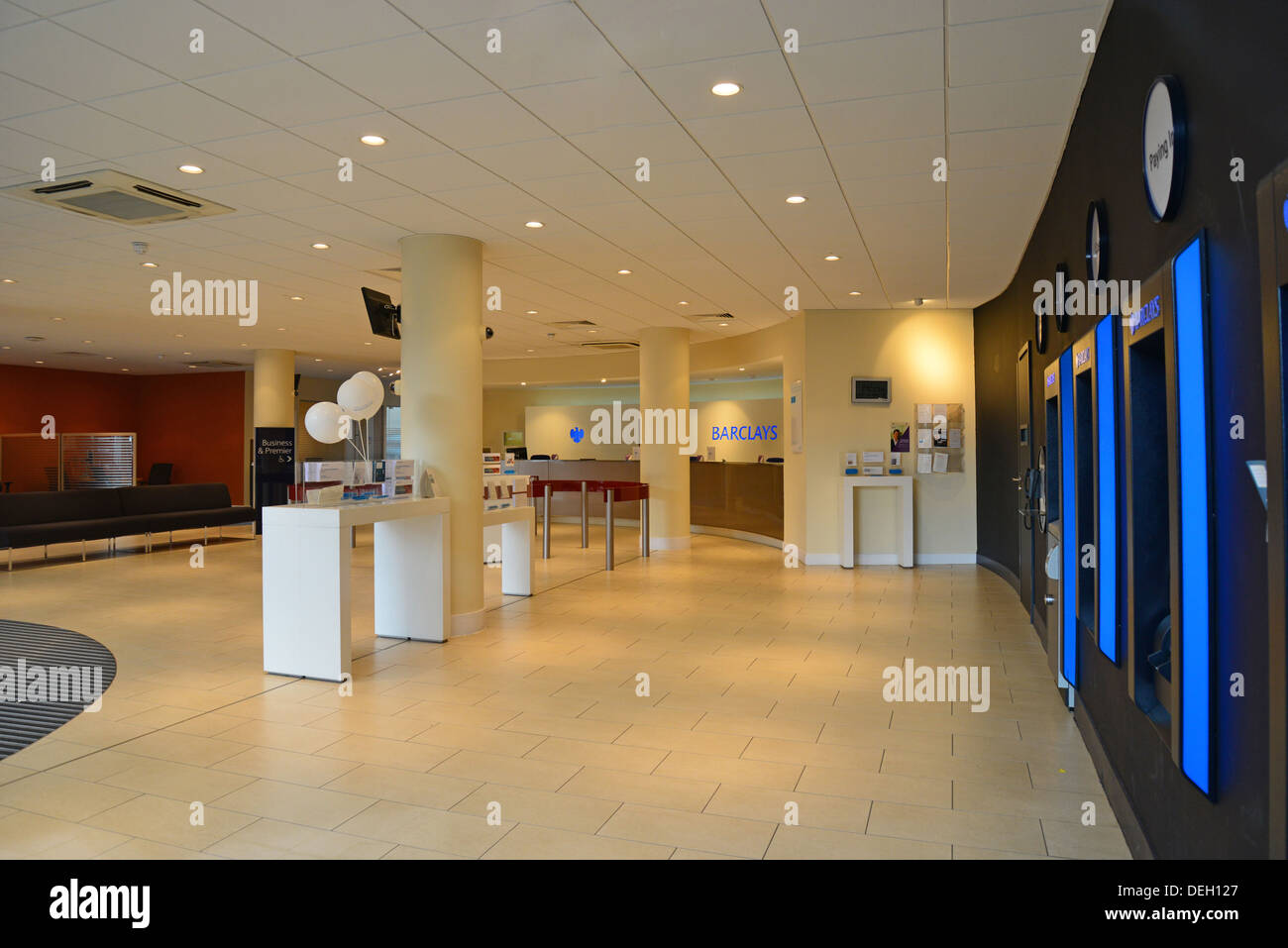 Interno di Barclay's Bank, North Street, Rugby, Warwickshire, Inghilterra, Regno Unito Foto Stock