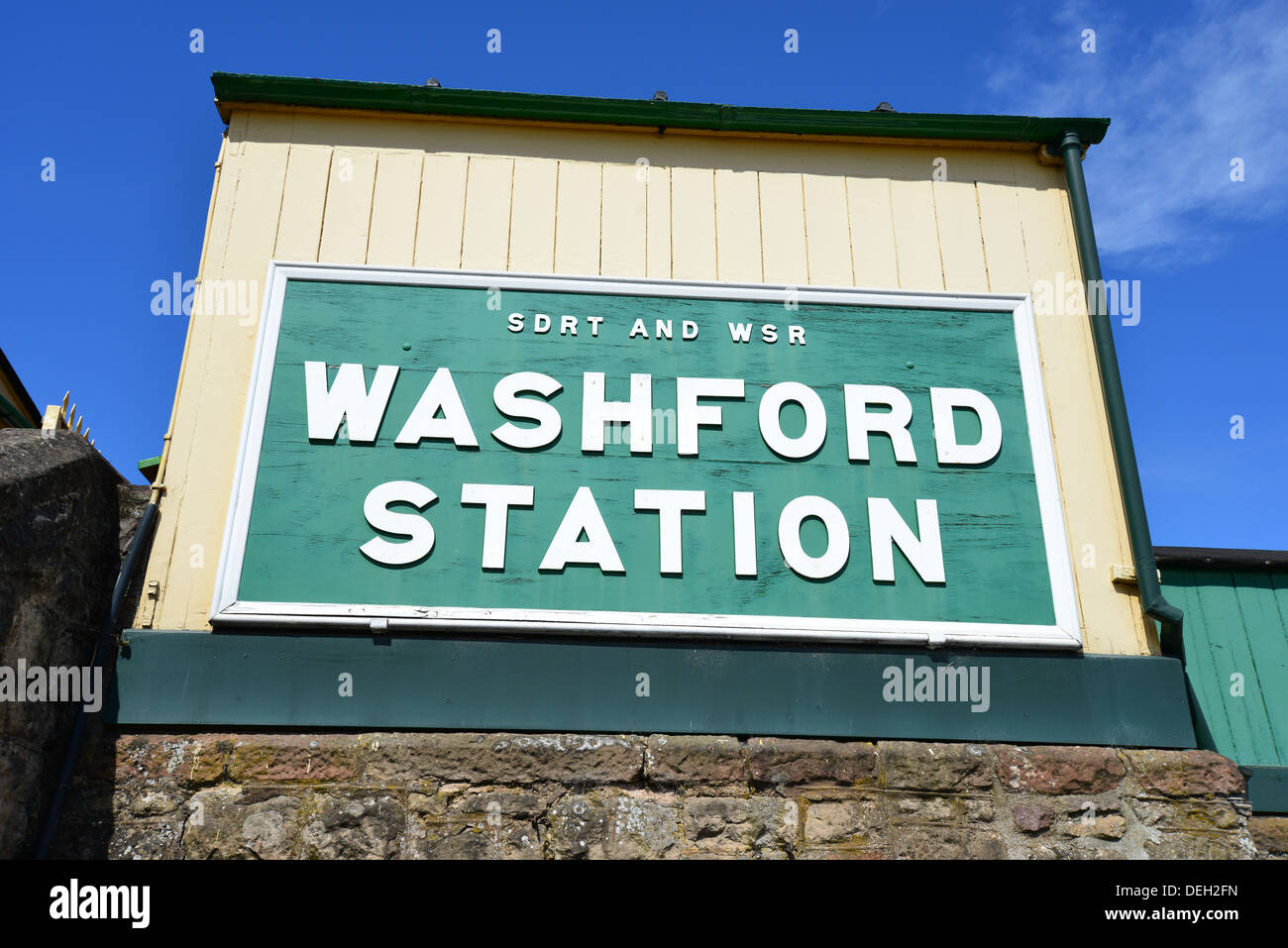 Stazione Washford segno a Somerset e Dorset Railway Museum, stazione Washford, Washford, Somerset, Inghilterra, Regno Unito Foto Stock