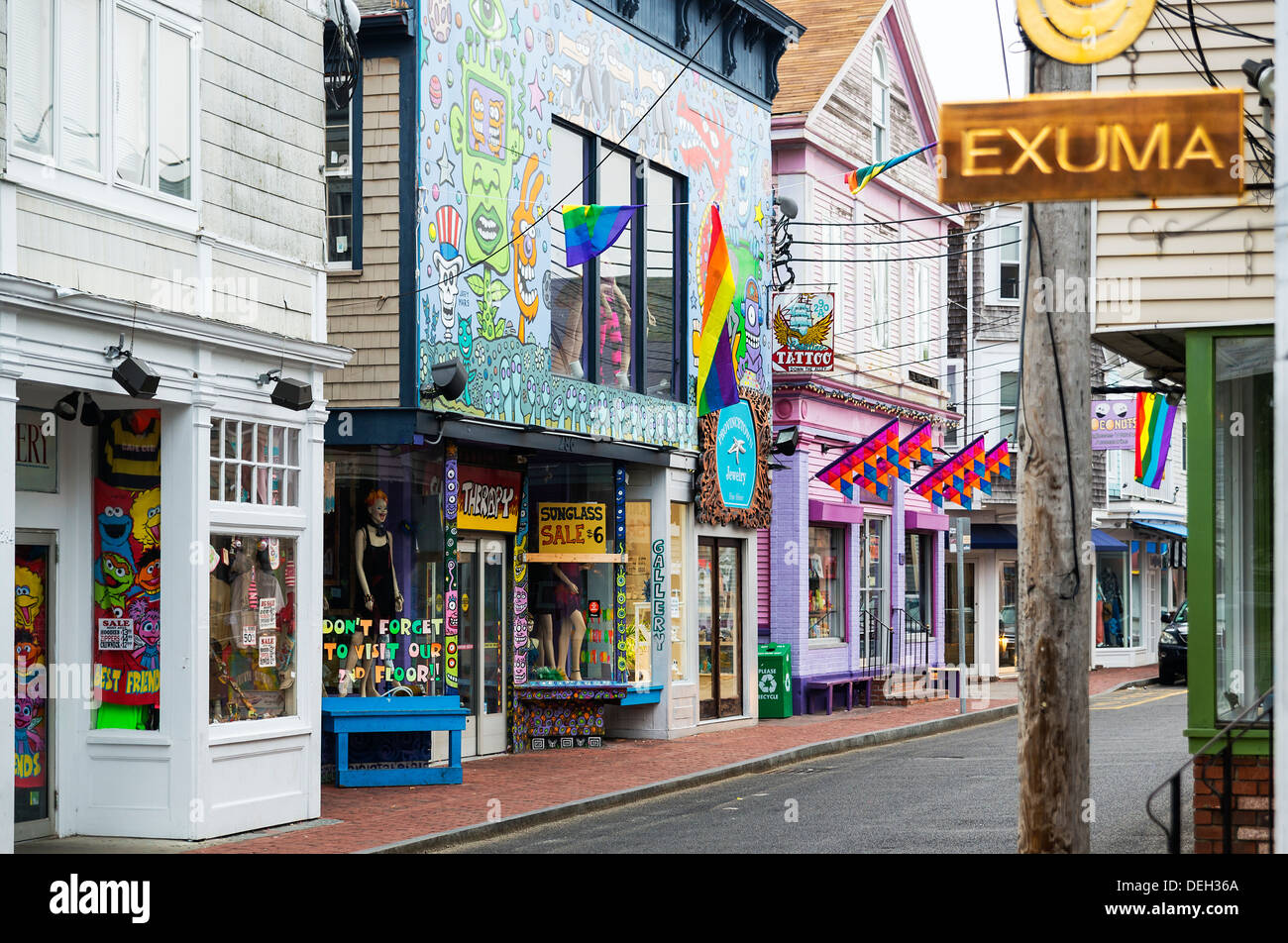 Negozi colorati in a Provincetown, Cape Cod, Massachusetts, STATI UNITI D'AMERICA Foto Stock