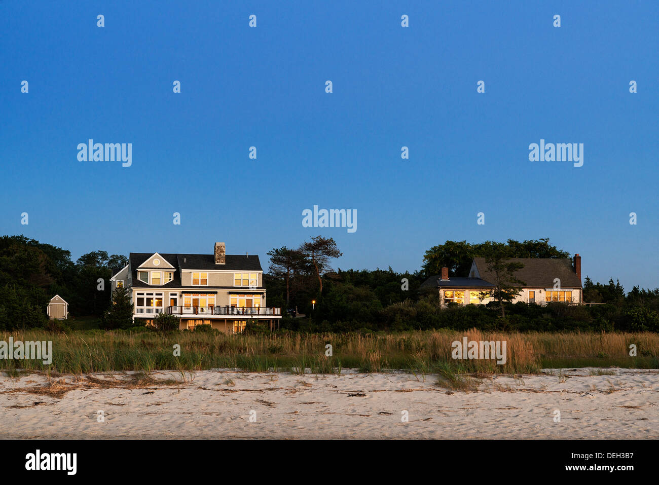 Case sulla spiaggia riflettono al tramonto, Eastham, Cape Cod, Massachusetts, STATI UNITI D'AMERICA Foto Stock
