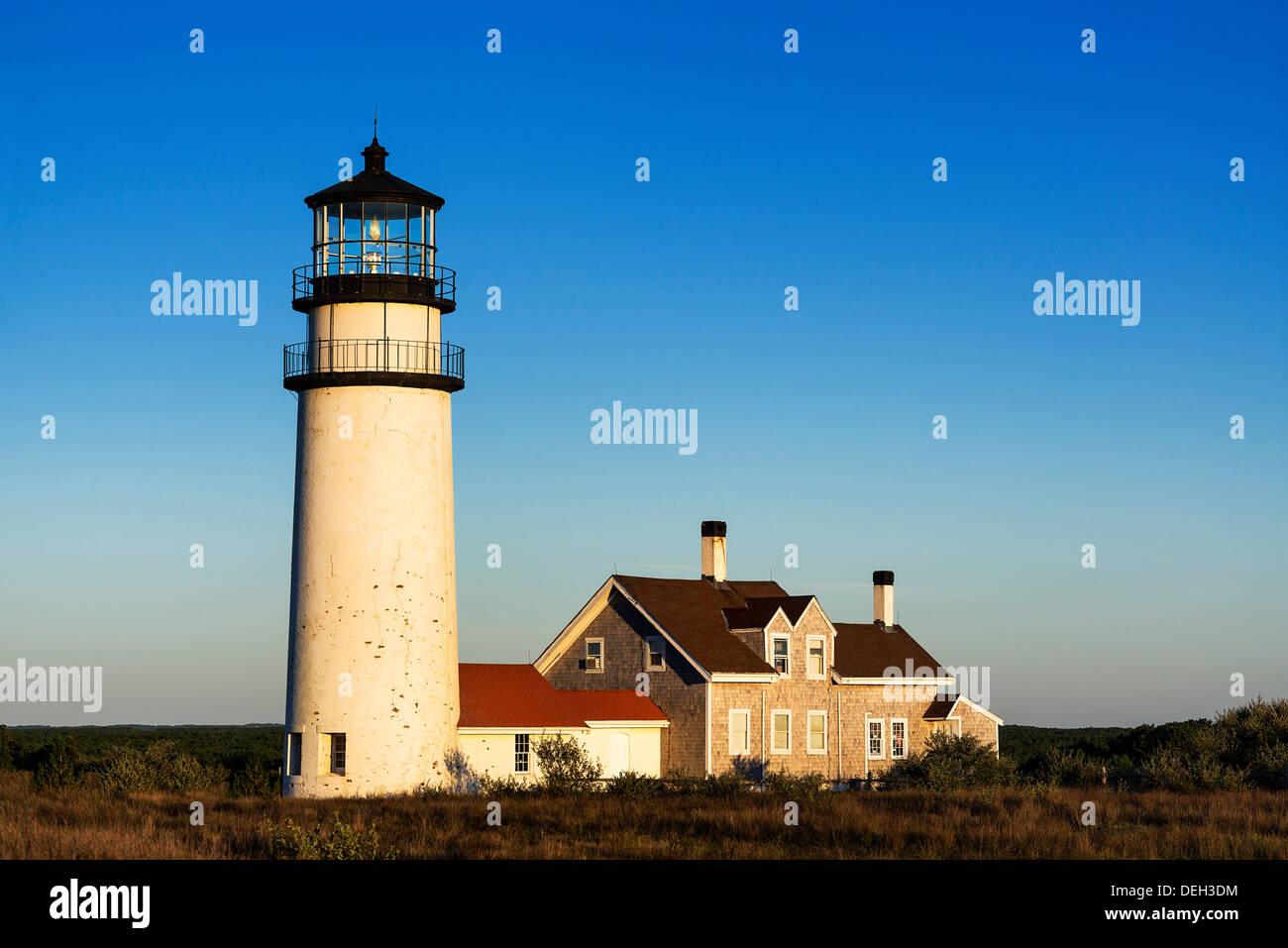 Rustico, weathered faro, Highland Light, Truro, Cape Cod, Massachusetts, STATI UNITI D'AMERICA Foto Stock