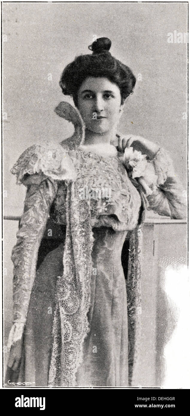 Donna in stile vittoriano. 1890 moda vittoriana da Parigi dal designer CALLOT SOEURS circa 1898 Foto Stock