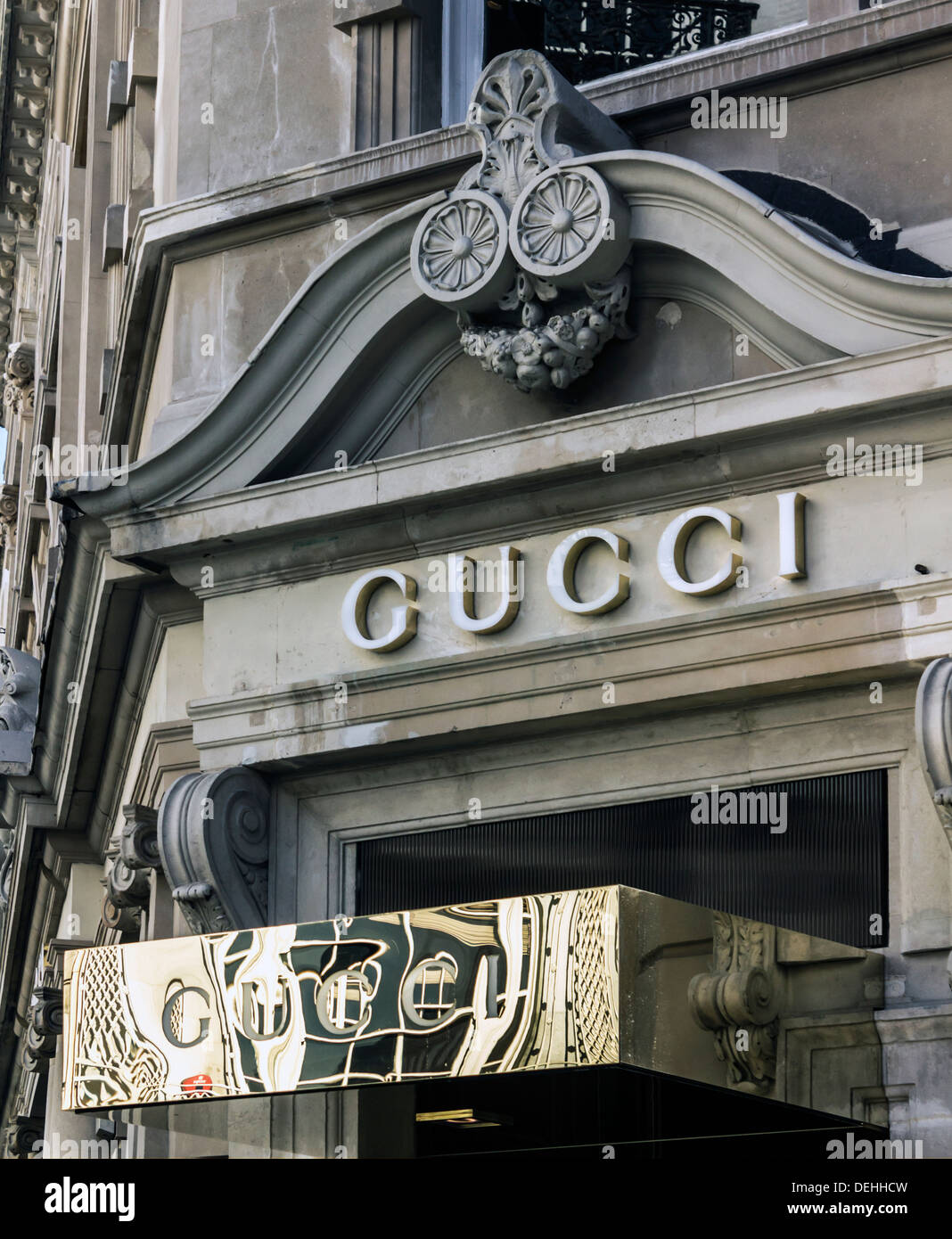 Old Bond St. Gucci Store segni di ingresso, London, Regno Unito Foto Stock