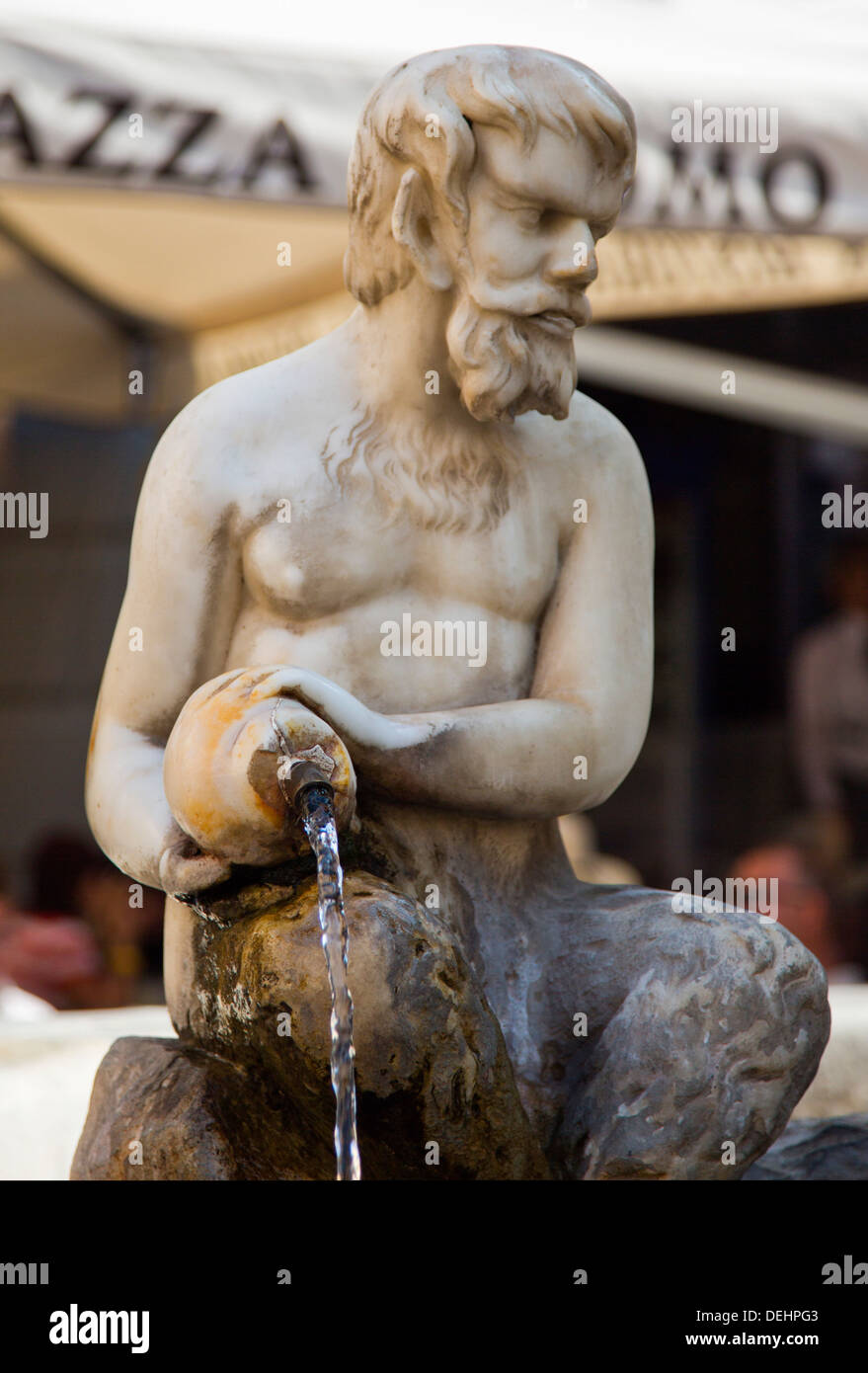 Statua su una fontana di Piazza Duomo, Amalfi, provincia di Salerno, Campania, Italia Foto Stock