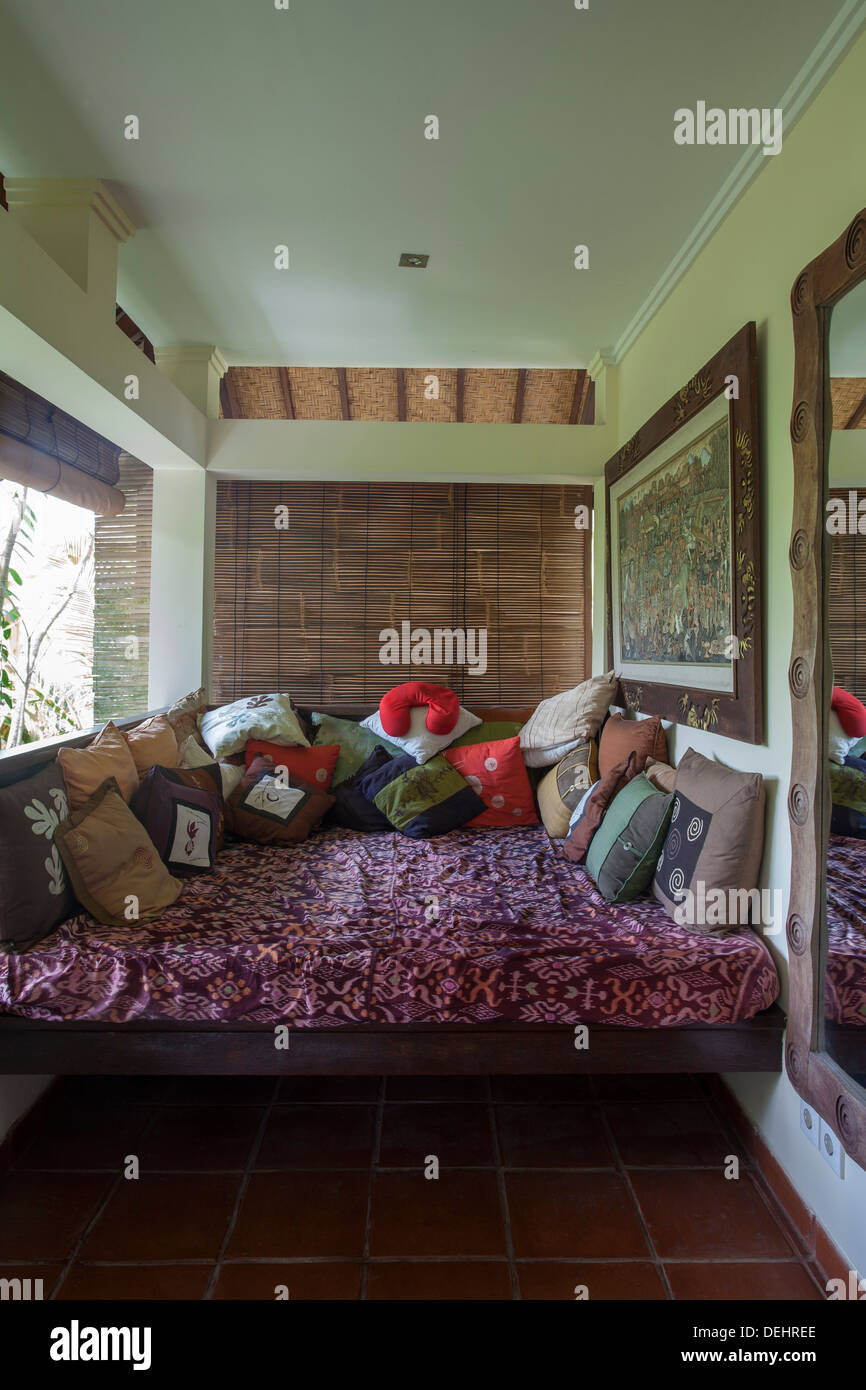 Villa interno lettino Relax sedia Bali Ubud Indonesia posto quieta tranquillita calma facile divertimento riposo del sonno dormire ricaricare Foto Stock