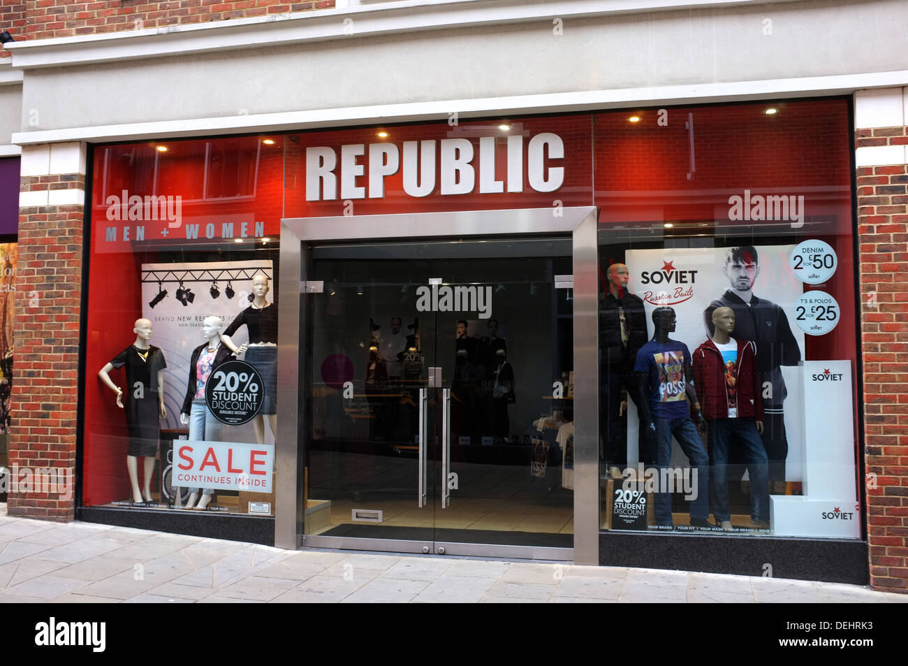 Repubblica vendita al dettaglio di abbigliamento shop Canterbury Kent filiale uk 2013 Foto Stock