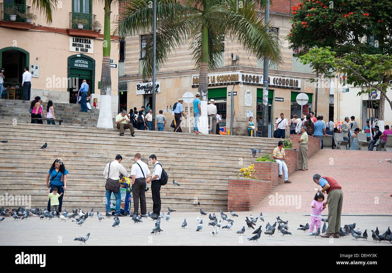 La gente del posto nella Plaza Mayor di Fusagasuga, Colombia, Sud America Foto Stock