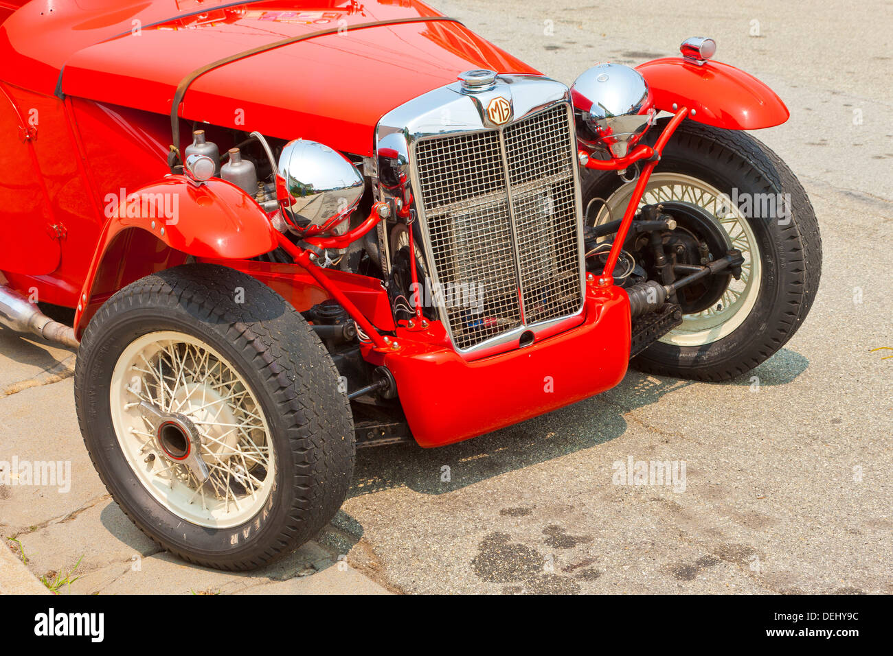 Vintage restaurati MG auto sportiva a entusiasti" ottenere insieme a Monterey in California, Stati Uniti d'America. JMH5623 Foto Stock