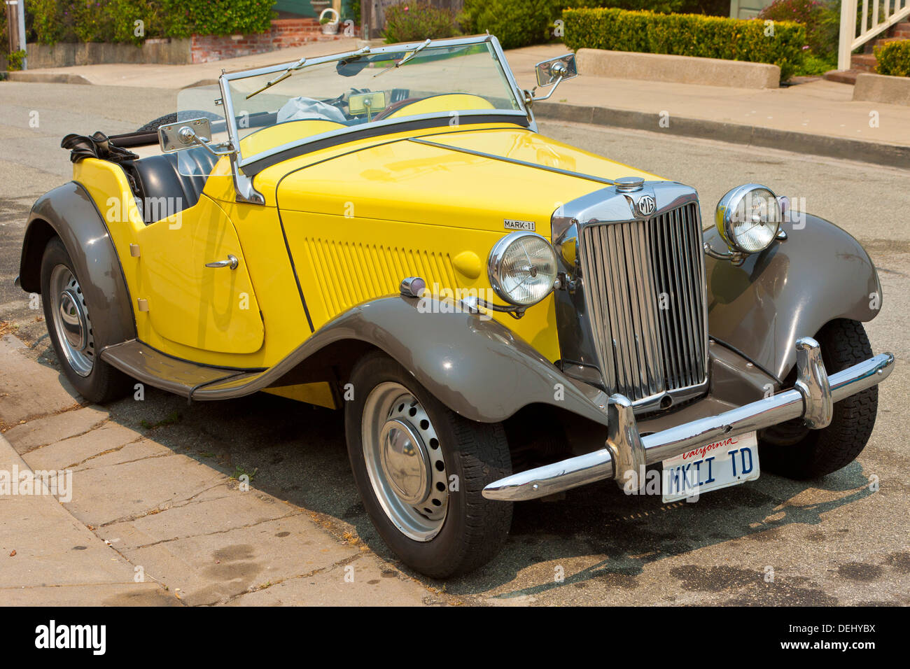 Vintage restaurati MG auto sportiva a entusiasti" ottenere insieme a Monterey in California, Stati Uniti d'America. JMH5624 Foto Stock