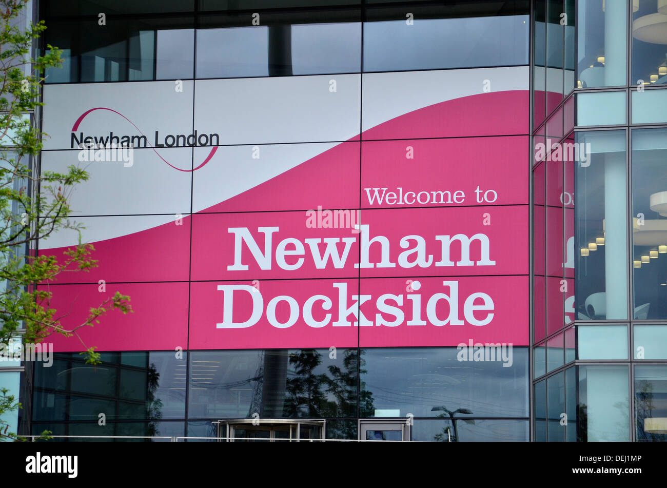Newham degli edifici del Consiglio sulla Royal Albert Dock, Londra Foto Stock