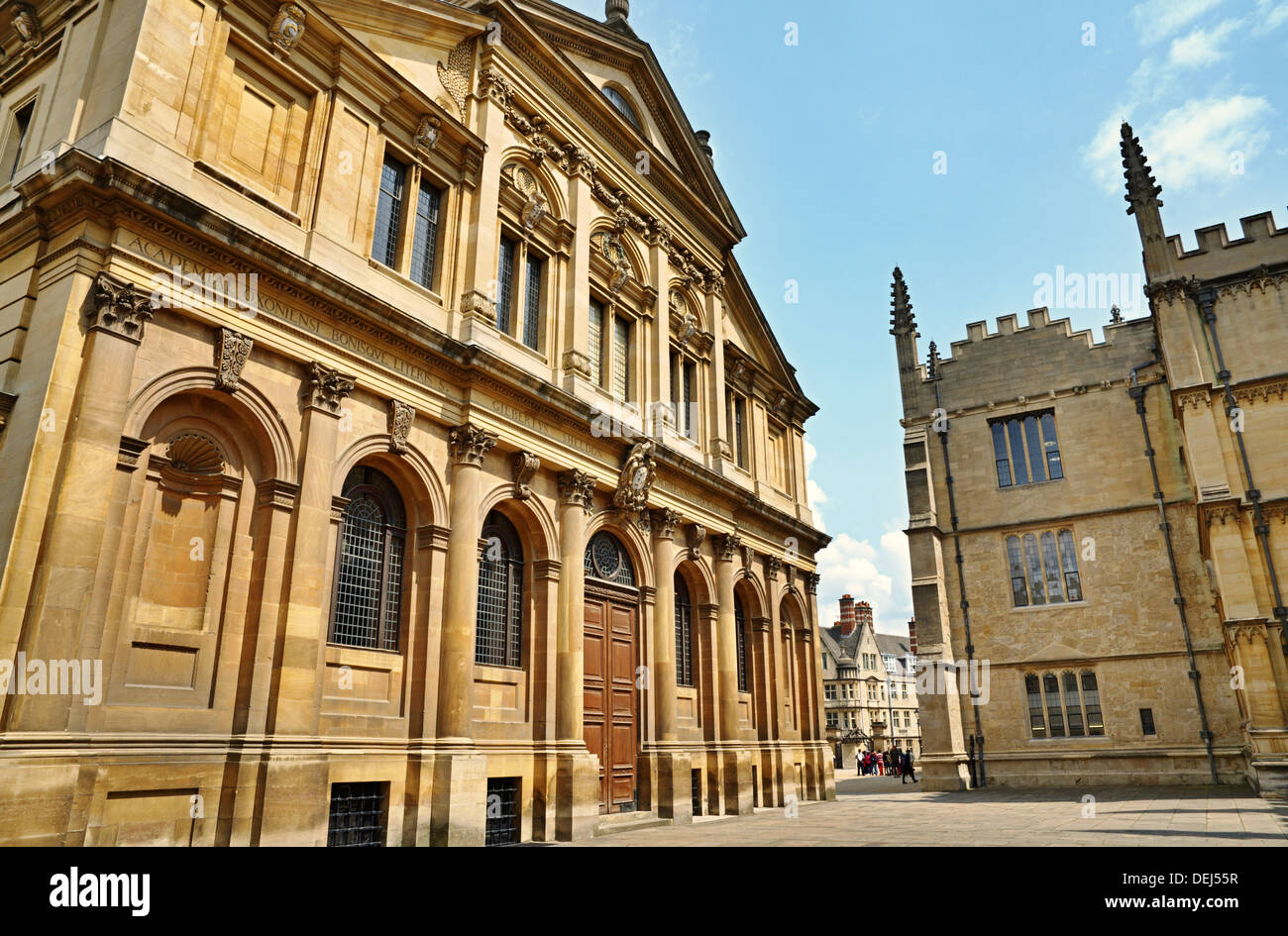 Vista di edifici di interesse storico nel centro di Oxford, una città universitaria in Oxfordshire, Inghilterra Foto Stock