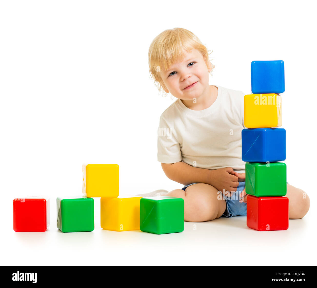 Kid giocando con i blocchi colorati Foto Stock