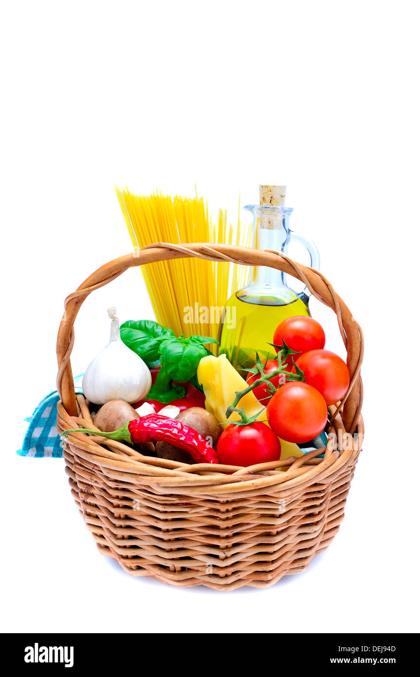 Cestello italiana con ingredienti alimentari isolati su sfondo bianco Foto Stock