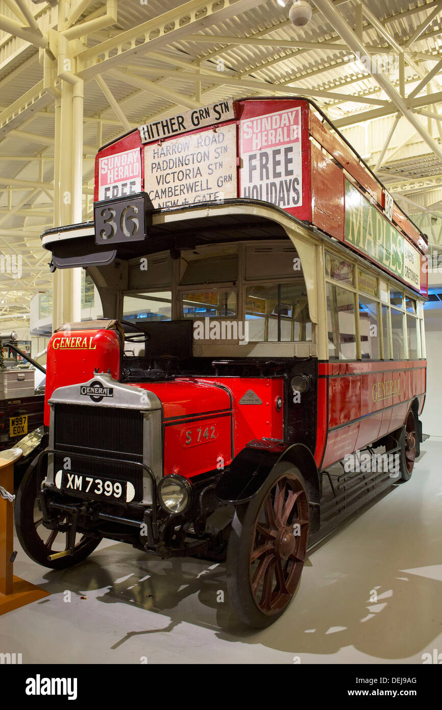 Generale società Omnibus bus.Heritage Motor Centre è la più grande collezione del British classic auto d'epoca. Gaydon, England, Regno Unito Foto Stock