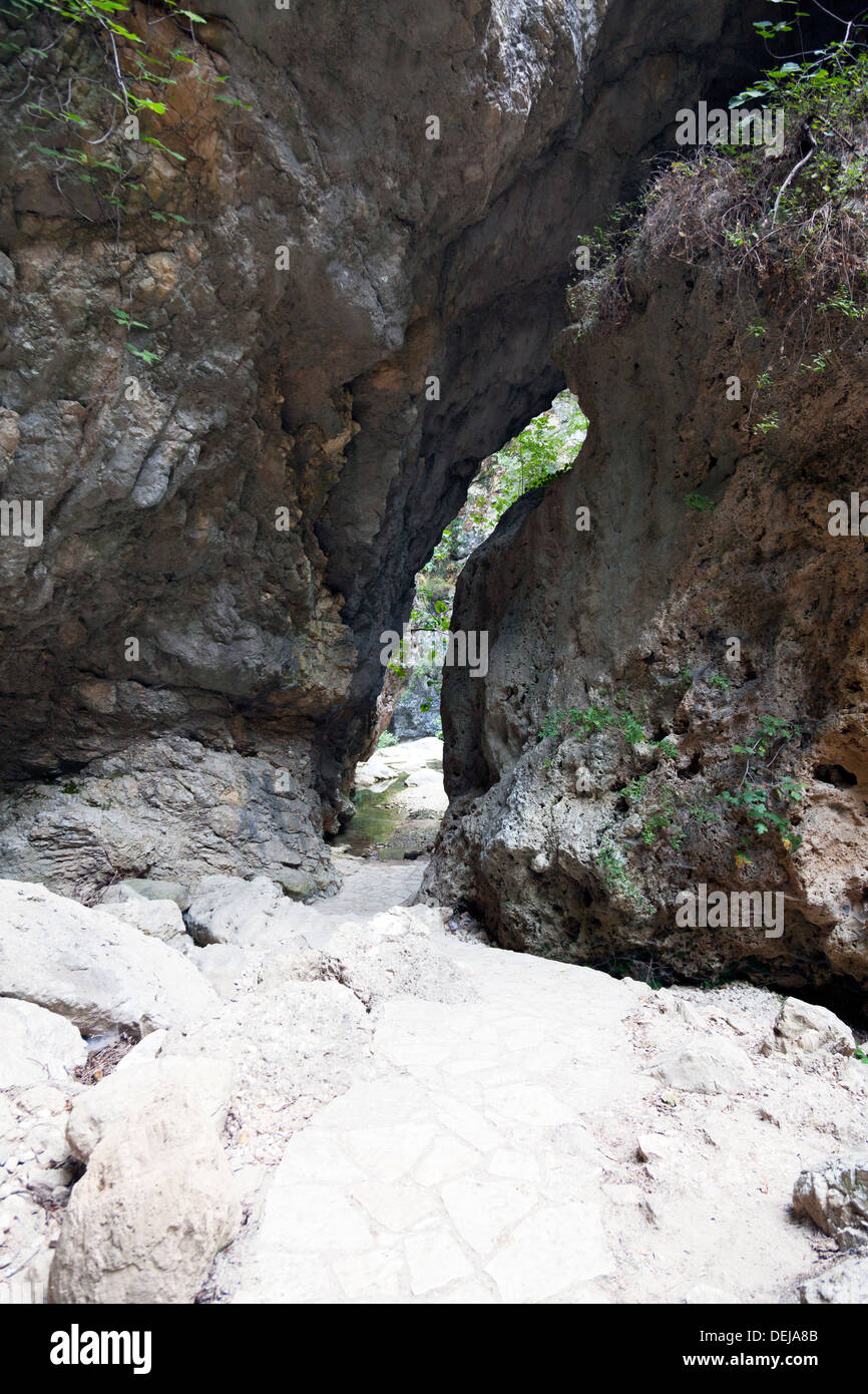 Dimosari gorge, vicino a Nydri Nidri town, Lefkada Lefkada isola greca Grecia gap tra le rocce Foto Stock