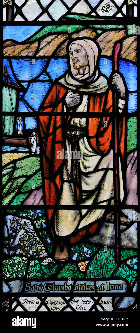 San Columba arrivando a Iona nel 563 D.C. Kirkby Malham Chiesa, Malhamdale Yorkshire Dales National Park, Inghilterra Foto Stock