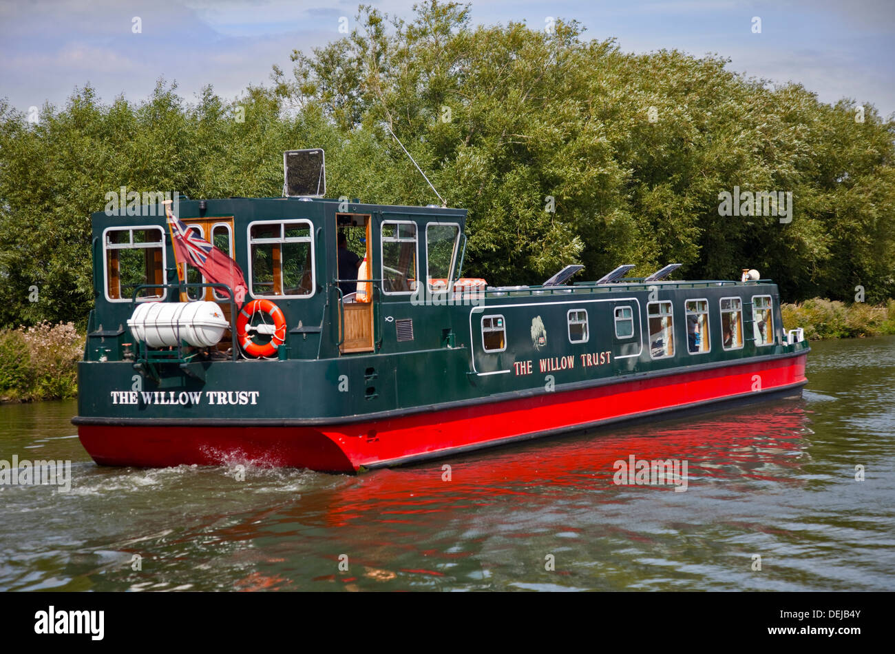 Il Salice fiducia Narrowboat sulla nitidezza Canal, Slimbridge, Gloucestershire, Inghilterra Foto Stock