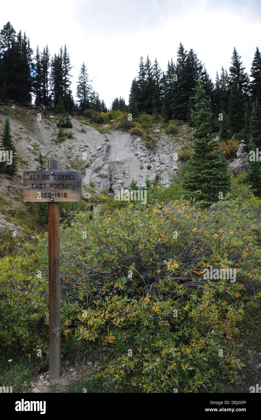 Sito dell'abbandonata e sigillata portale orientale (tunnel) del Denver South Park e Pacific Railroad. Foto Stock