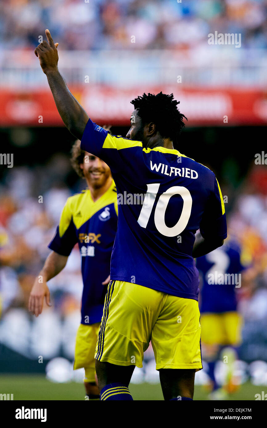 Io19.09.2013 Valencia, Spagna. Avanti Wilfried ossuto di Swansea City festeggia dopo aver segnato il primo goal per la sua squadra durante l'Europa League tra Valencia e Swansea City dal Mestalla stadio. Foto Stock