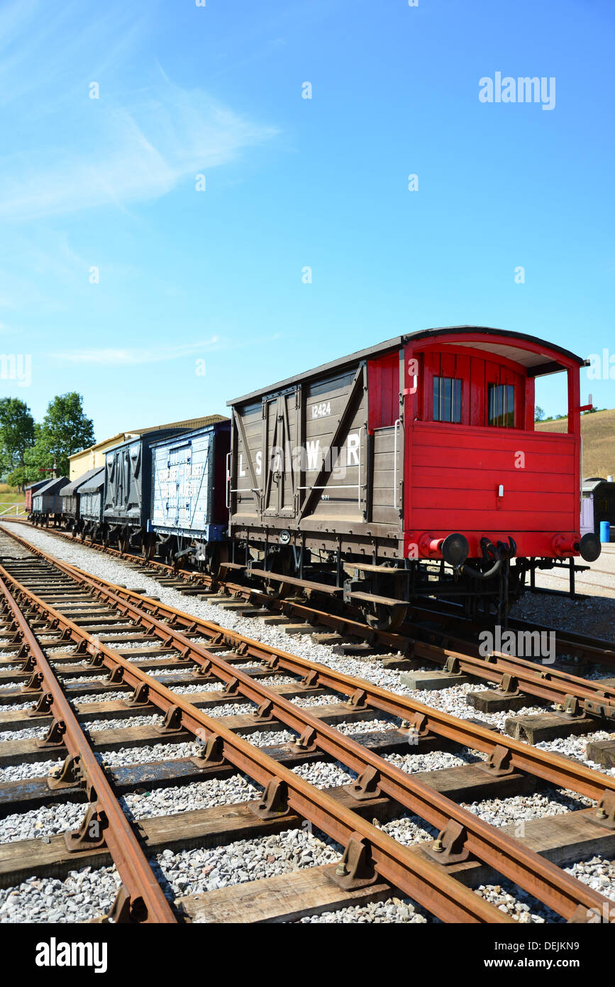 Legno di carrozze ferroviarie a Somerset e Dorset Railway Museum, stazione Washford, Washford, Somerset, Inghilterra, Regno Unito Foto Stock