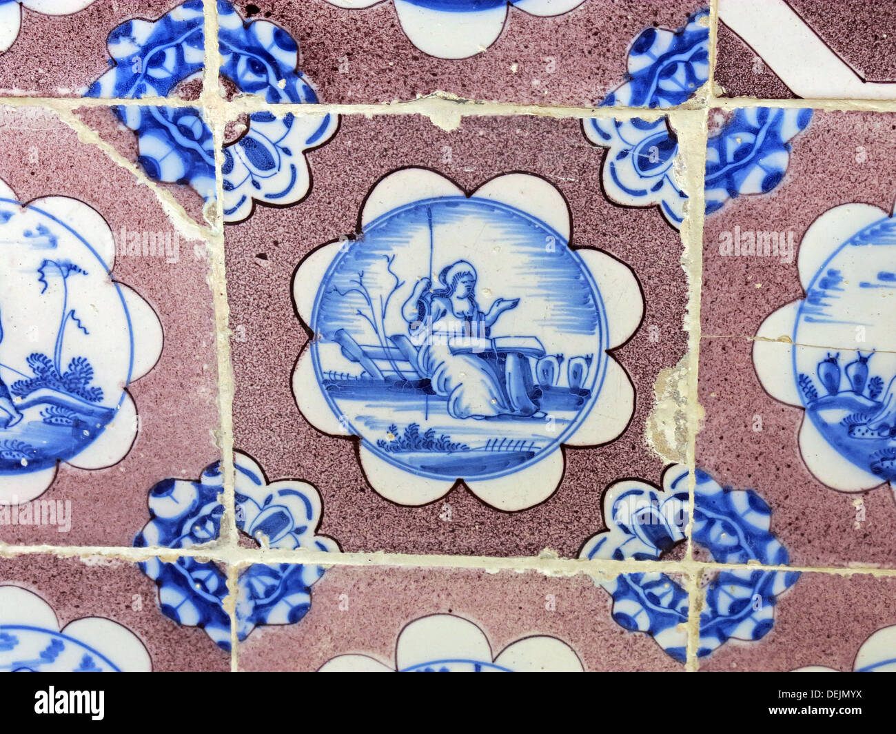 Bagno dettaglio, piastrelle olandese a Barrington Court, Ilminster, Somerset, Regno Unito TA19 0NQ Foto Stock