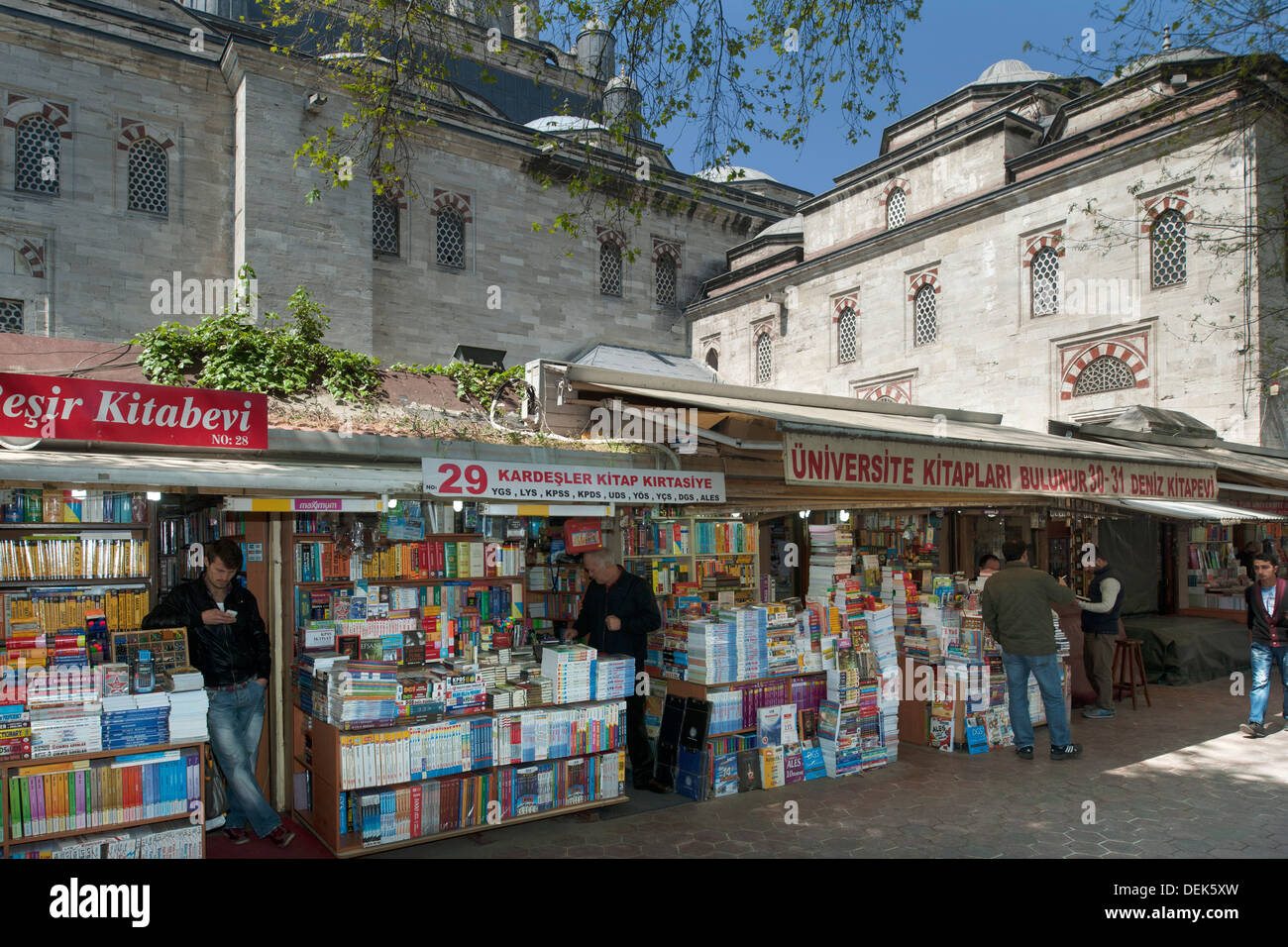 Istanbul, Beyazit, Bücherbazaar an der Beyazitmoschee Foto Stock