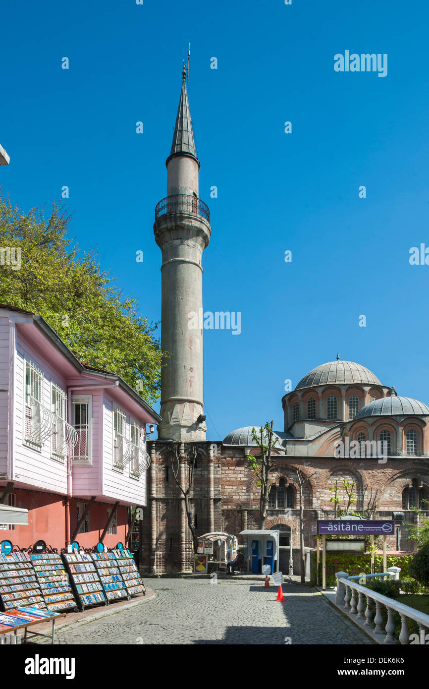 Istanbul, Kariye oder Chora Kloster, link Fliesengeschäfte rechts Eingang zum Ristorante Asitane Foto Stock