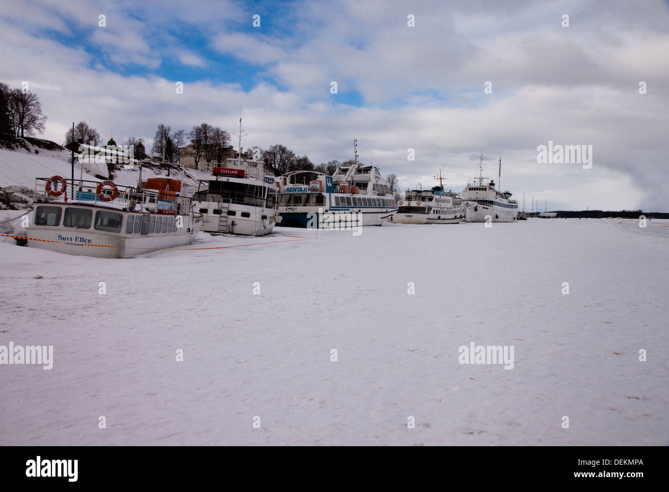 La congelati a riva del Lago Saimaa in Lappeenranta, Carelia Finlandia in primavera Foto Stock