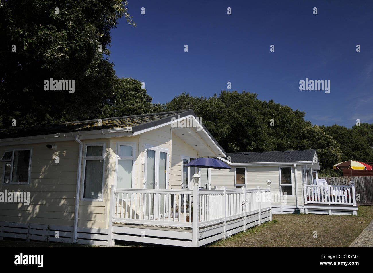 Case mobili dietro Mudeford spiaggia vicino a Christchurch Dorset Inghilterra Foto Stock