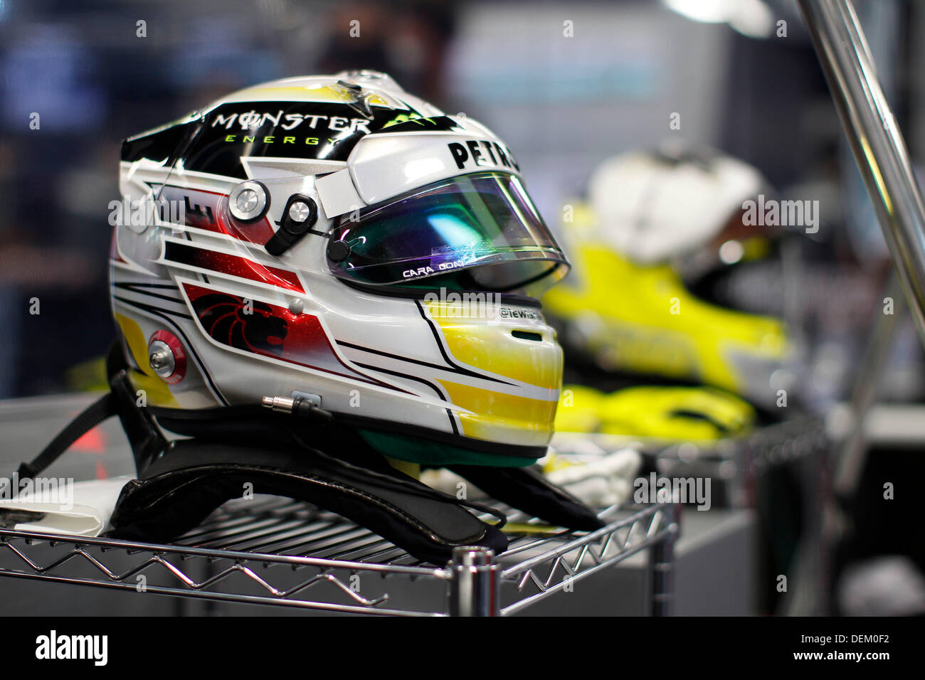 Singapore. Xx Settembre 2013. Motorsports: FIA Formula One World  Championship 2013, il Grand Prix di Singapore, casco di #10 Lewis Hamilton  (GBR, Mercedes AMG Petronas Team di F1), il credito: dpa picture