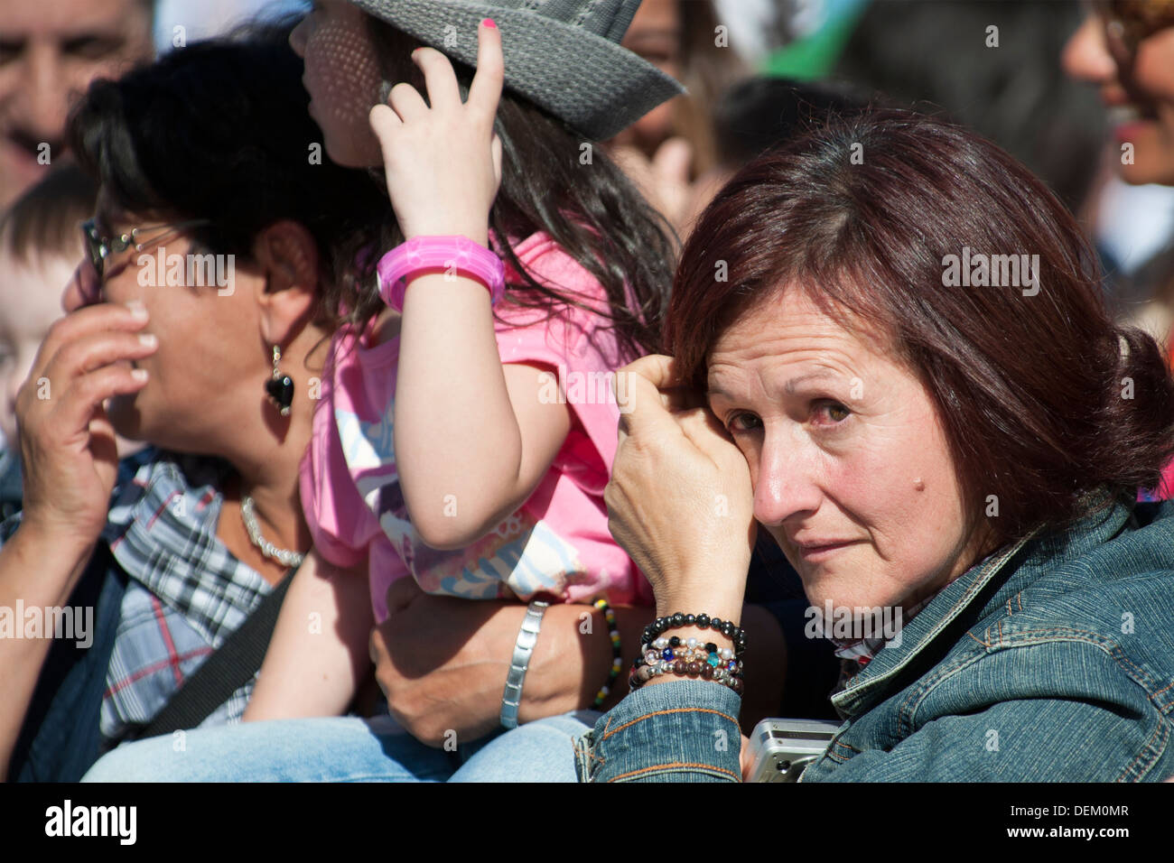 Donna grido in Piazza San Pietro in udienza del Papa Francesco Foto Stock