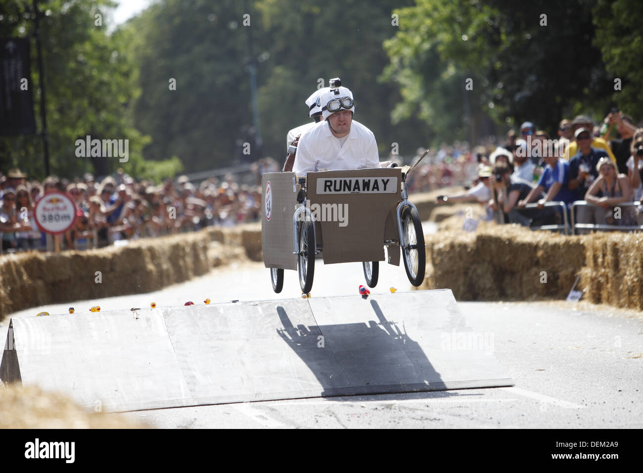 Red Bull Soapbox Race, svoltasi a Alexandra Palace nell'estate del 2013, a Londra, Inghilterra Foto Stock