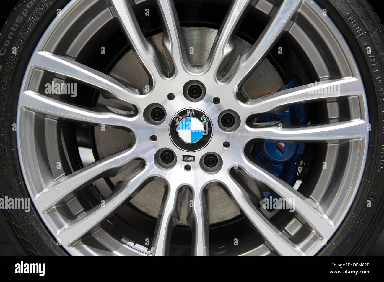 Francoforte - sett 16: Ruota in alluminio su una BMW Auto al sessantacinquesimo IAA (Internationale Automobil Ausstellung) Foto Stock