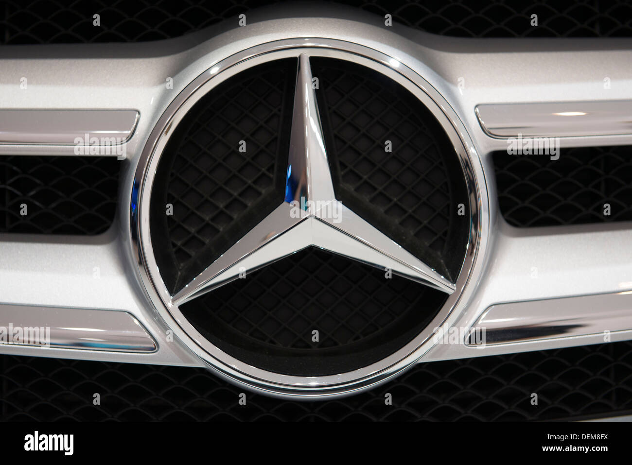 Francoforte - sett 16: la Mercedes-Benz emblema su una automobile Mercedes al sessantacinquesimo IAA (Internationale Automobil Ausstellung) Foto Stock