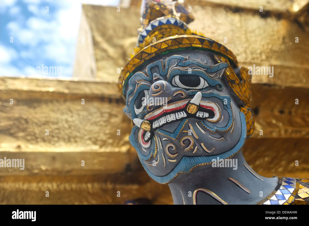 Demon statua al Wat Phra Kaew, il Grand Palace, Bangkok Foto Stock