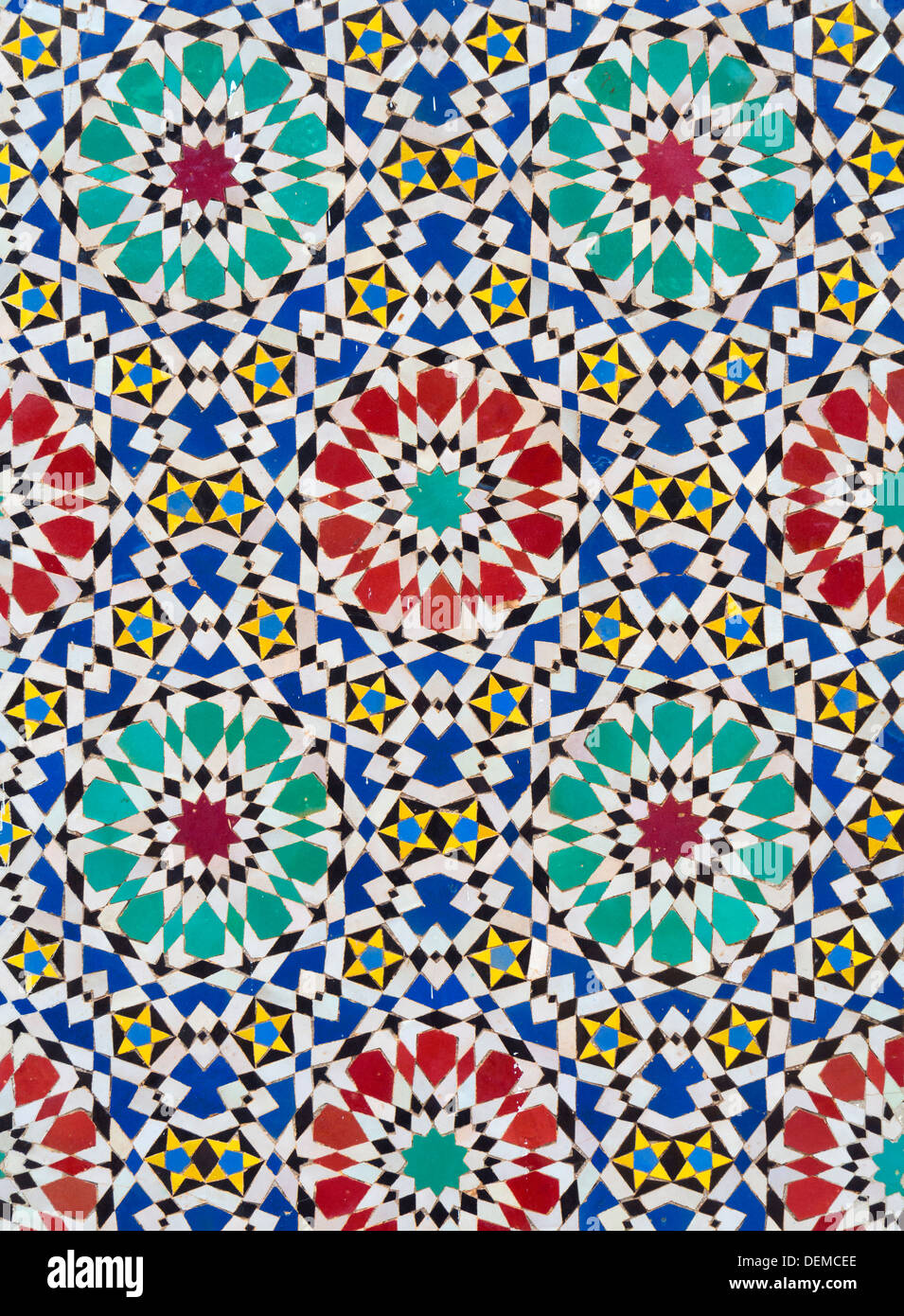 Dettaglio del variegato mosaico di piastrelle al Dar El Makhzen - Royal Palace di Fez, Marocco Foto Stock