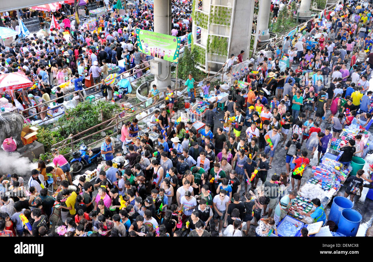 Songkran Festival (Festival dell'acqua) in Silom, Bangkok Foto Stock