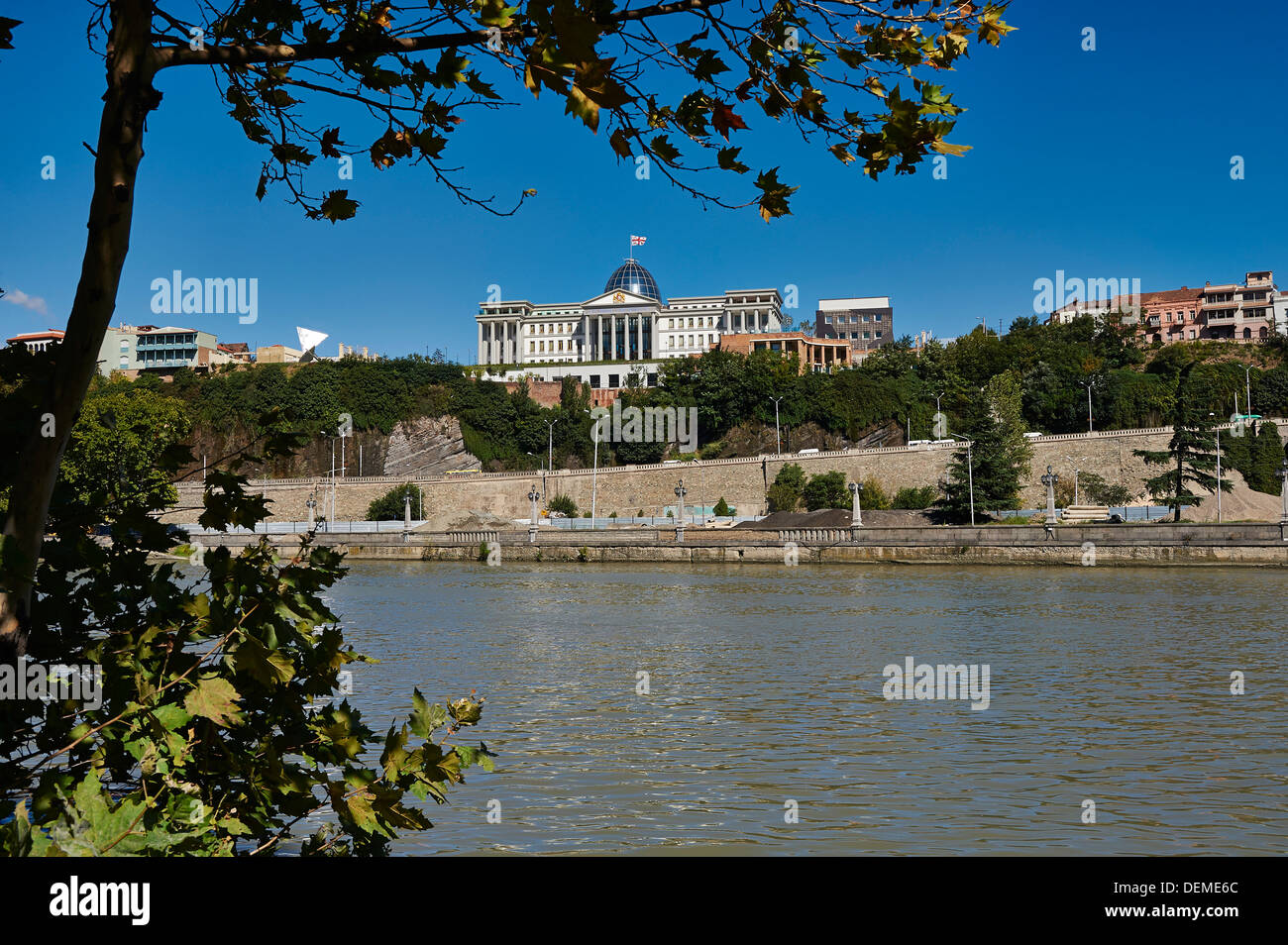 Il palazzo presidenziale di Micheil Saakaschwili sopra fiume Mtkvari, Tbilisi, Georgia Foto Stock