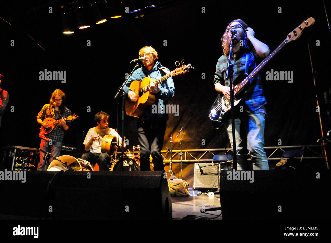 Belfast, Irlanda del Nord, xx Settembre 2013 - Belfast-basato folk-pop gruppo Emerald Armada eseguire a Belfast cultura notte. Credito: Stephen Barnes/Alamy Live News Foto Stock
