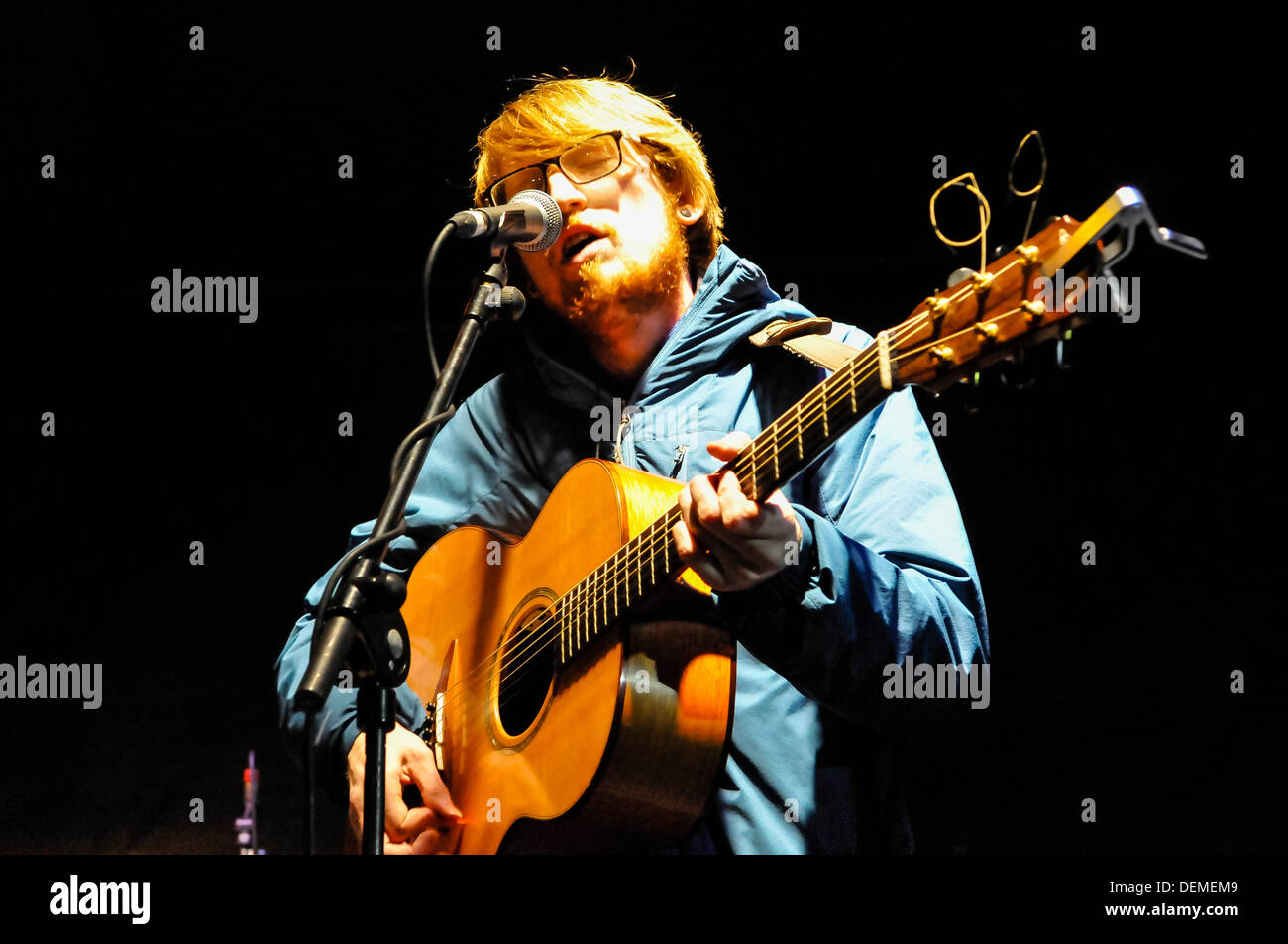 Belfast, Irlanda del Nord, xx Settembre 2013 - Belfast-basato folk-pop gruppo Emerald Armada eseguire a Belfast cultura notte. Credito: Stephen Barnes/Alamy Live News Foto Stock