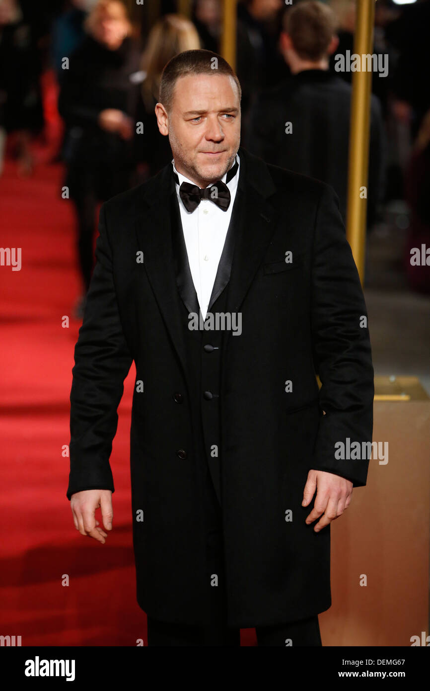 Nuova Zelanda-nati attore australiano/membro del cast, Russell Crowe arriva per la prima mondiale di Les Miserables a l'Odeon Leice Foto Stock