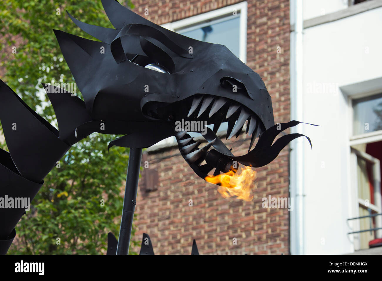 Le fiamme fuoriuscire dalla bocca del drago Foto Stock