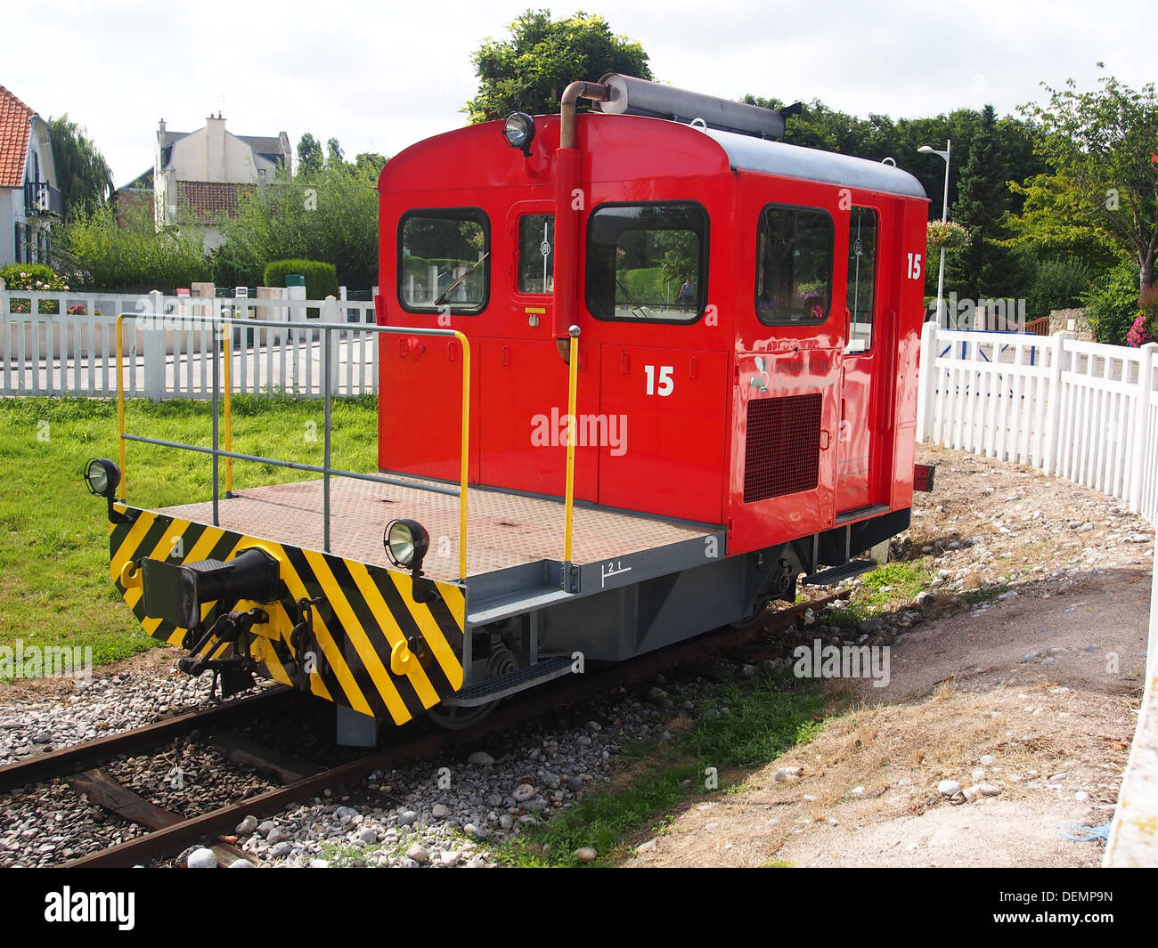 La Chemin de fer de la Baie de la somme è una ferrovia storica in Francia. La locomotiva shunter fa parte della loro collezione, utilizzata per spostare vagoni ferroviari all'interno della stazione o del deposito. Foto Stock